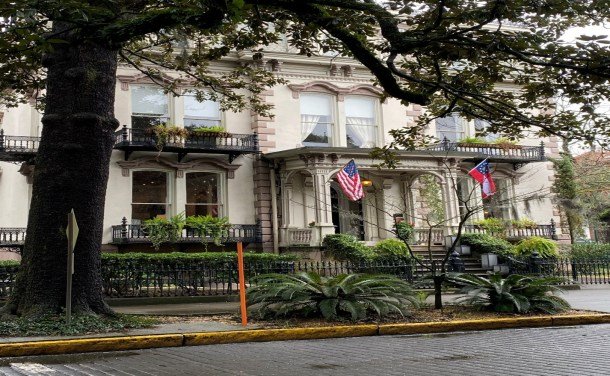 A house with flags in front of it

Description automatically generated